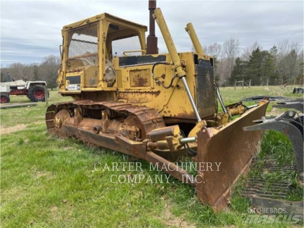 CAT D6D Kāpurķēžu buldozeri