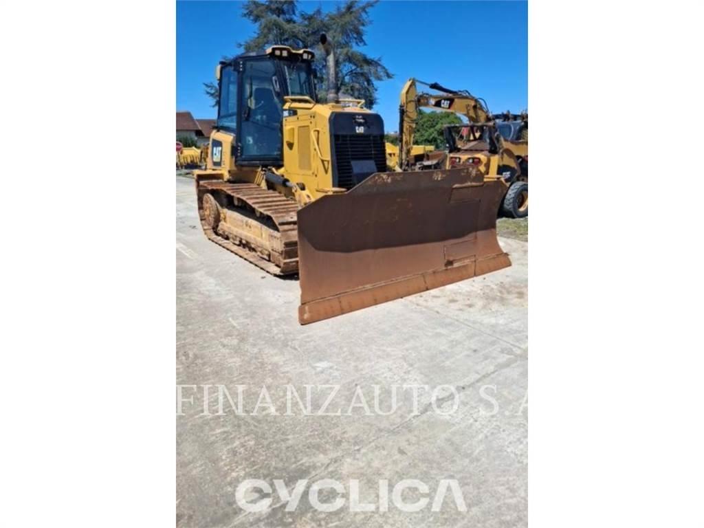CAT D6K Kāpurķēžu buldozeri
