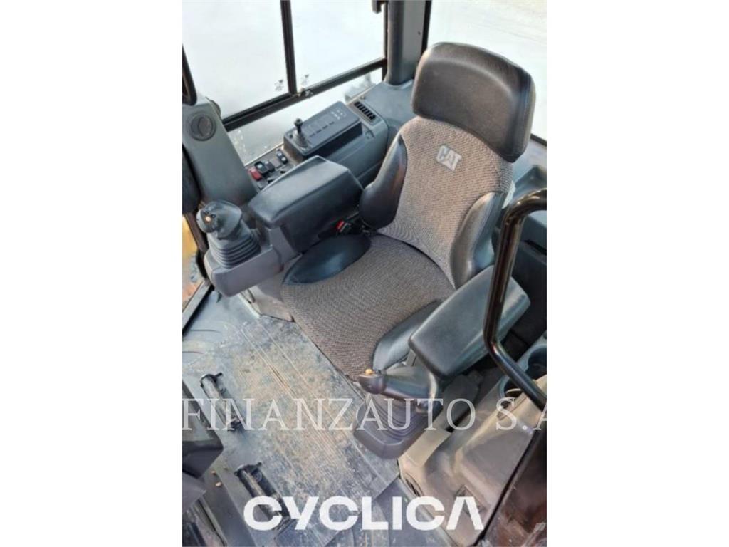 CAT D6K Kāpurķēžu buldozeri