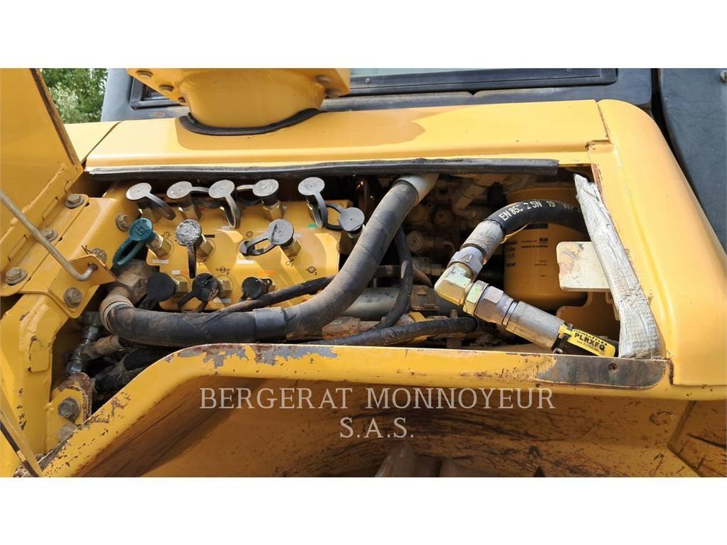 CAT D6NXL Kāpurķēžu buldozeri