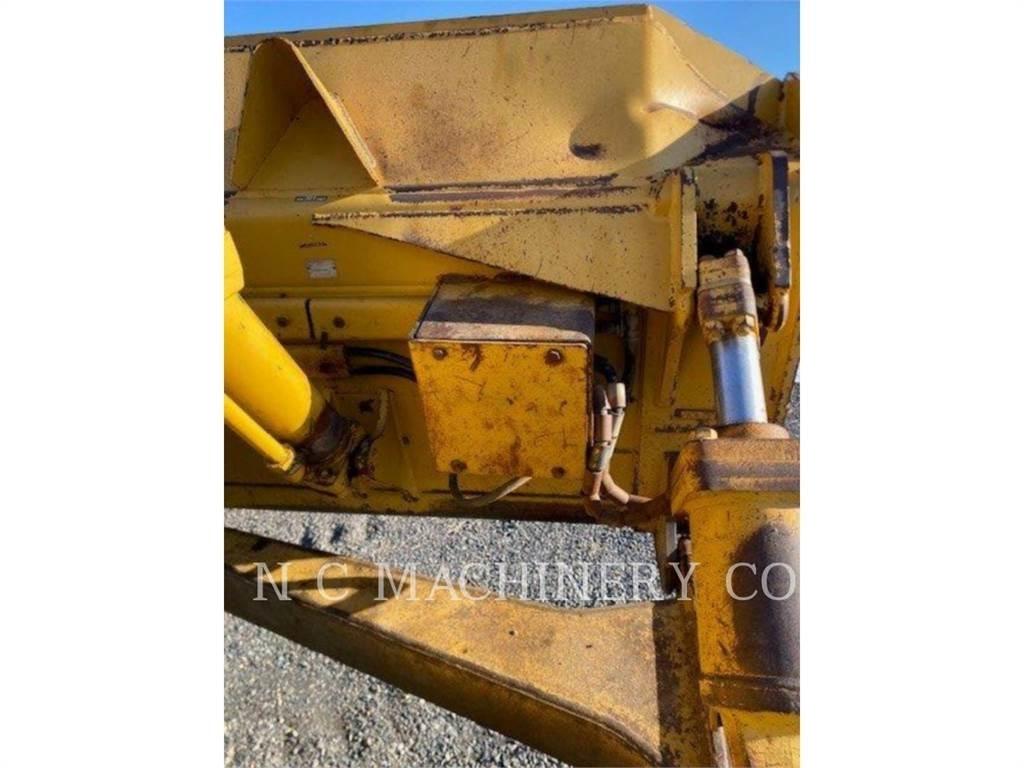 CAT D6T Kāpurķēžu buldozeri