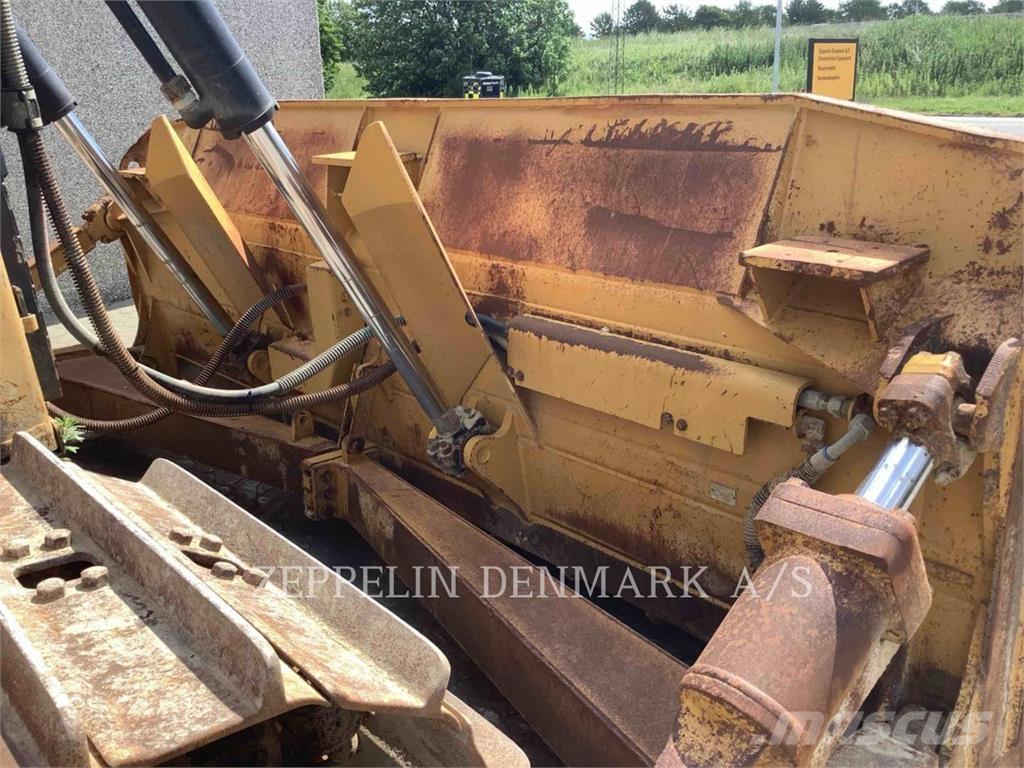 CAT D6T Kāpurķēžu buldozeri