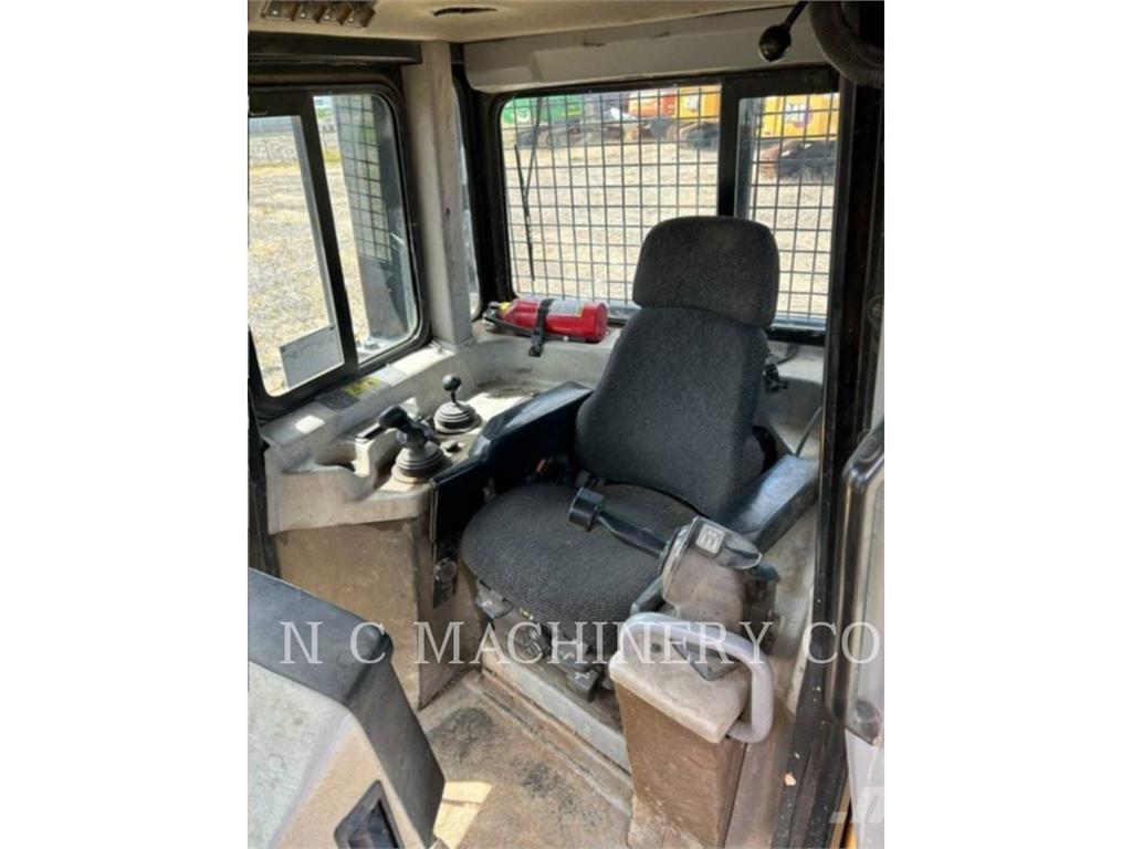 CAT D6T Kāpurķēžu buldozeri