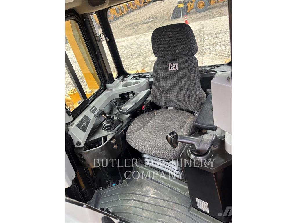 CAT D6T Kāpurķēžu buldozeri