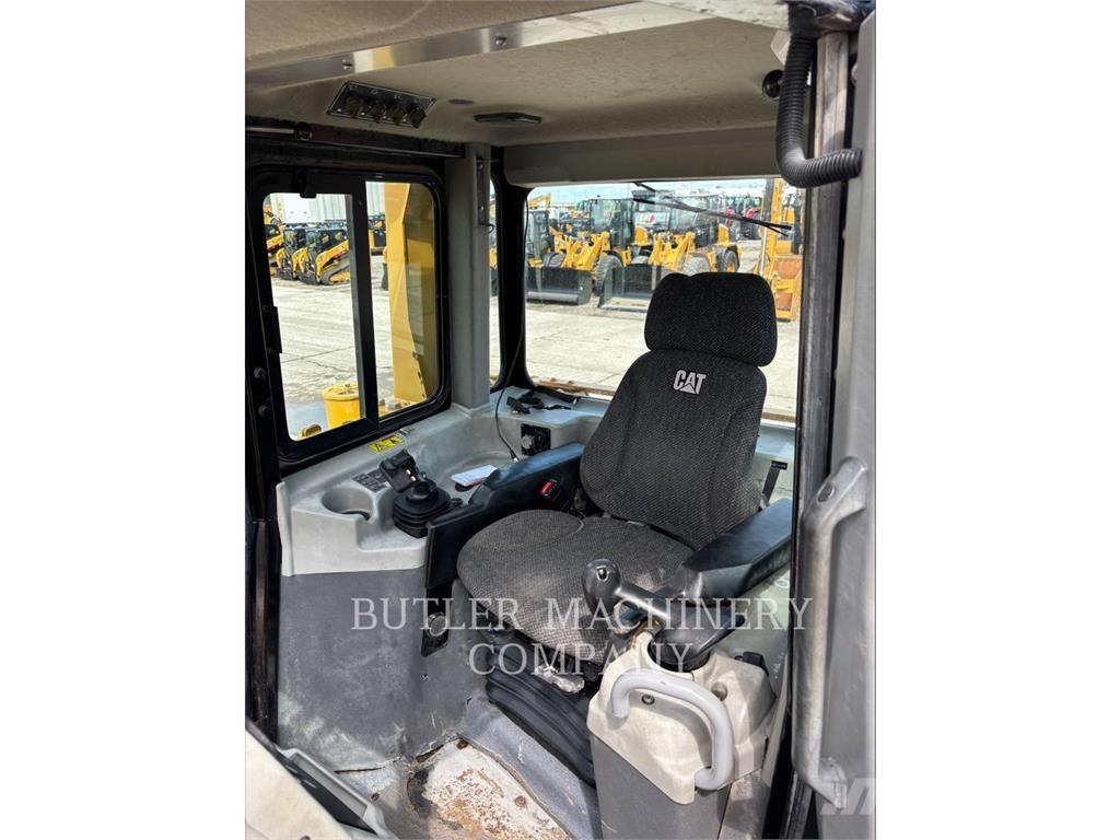 CAT D6T Kāpurķēžu buldozeri