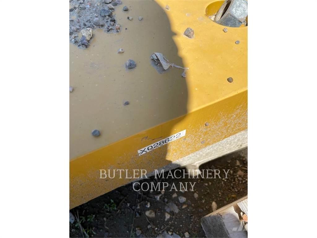 CAT D6T COUNTERWEIGHTS Būvniecība- Citi
