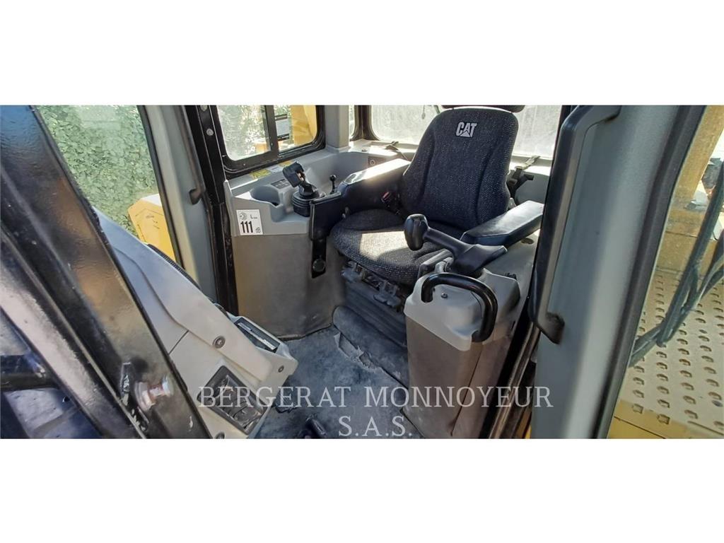 CAT D6T3B XW Kāpurķēžu buldozeri