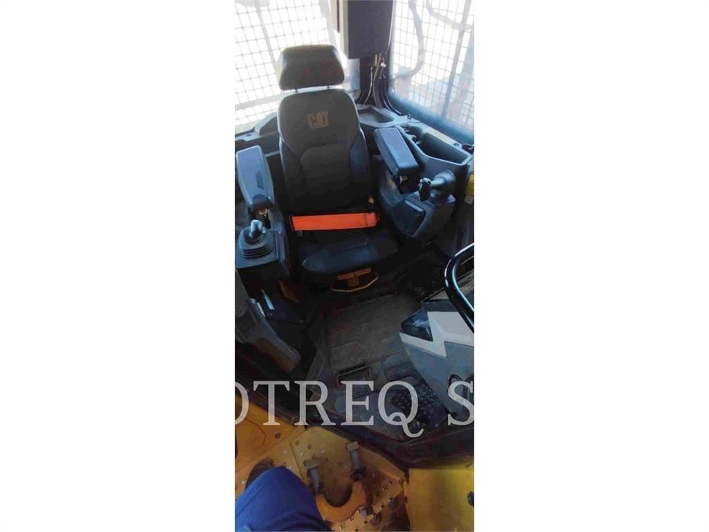 CAT D7 Kāpurķēžu buldozeri