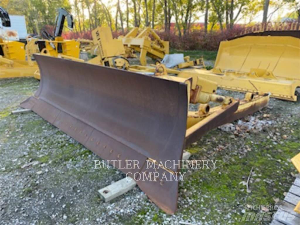 CAT D7 A BLADE Naži