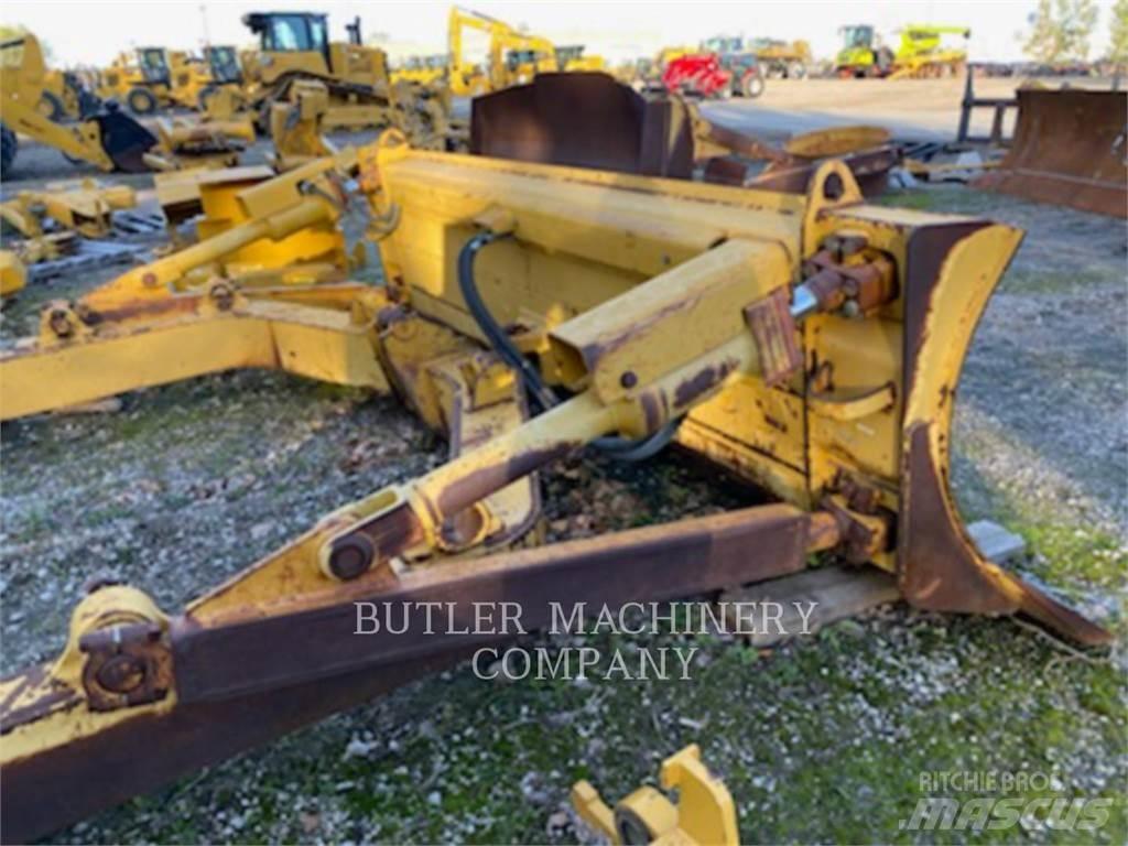 CAT D7 A BLADE Naži