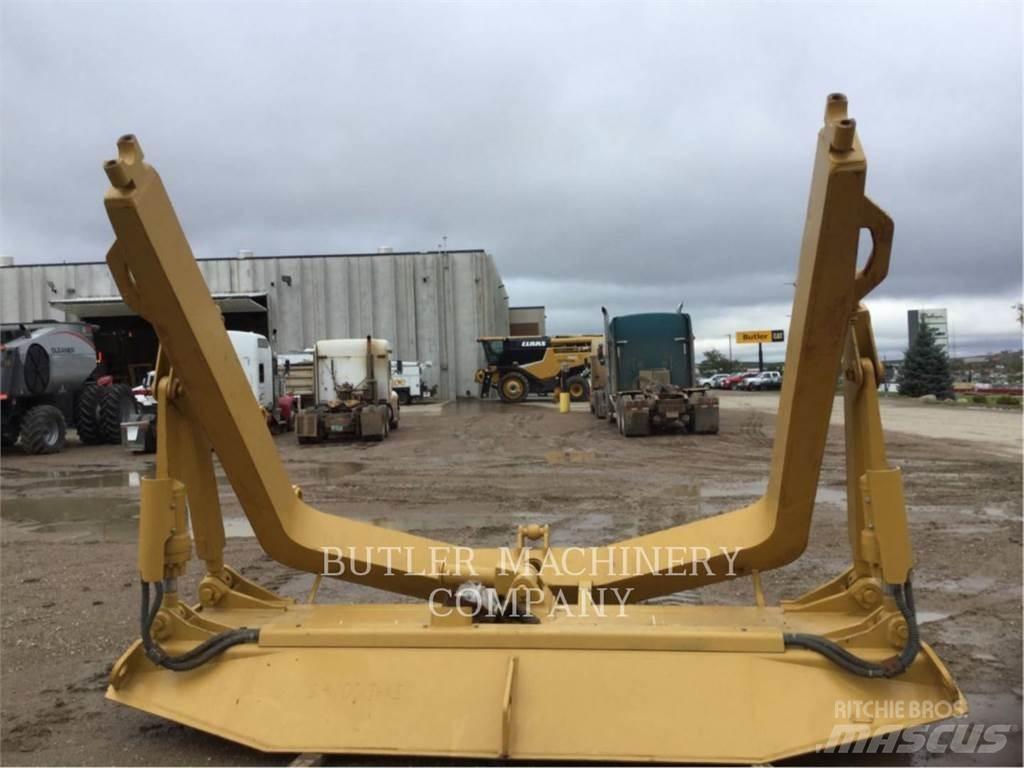CAT D7E A BLADE Naži