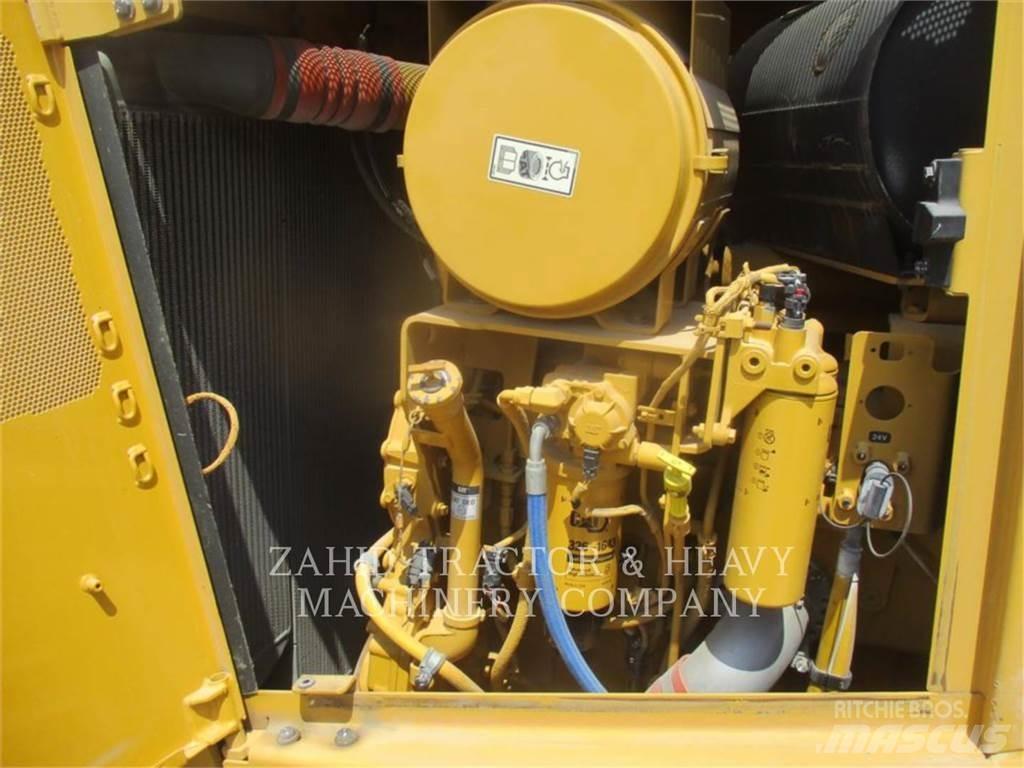 CAT D8T Kāpurķēžu buldozeri