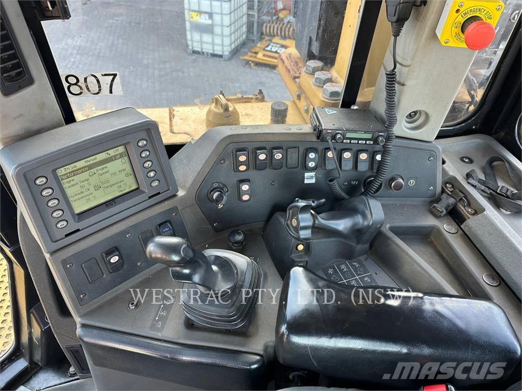 CAT D8T Kāpurķēžu buldozeri