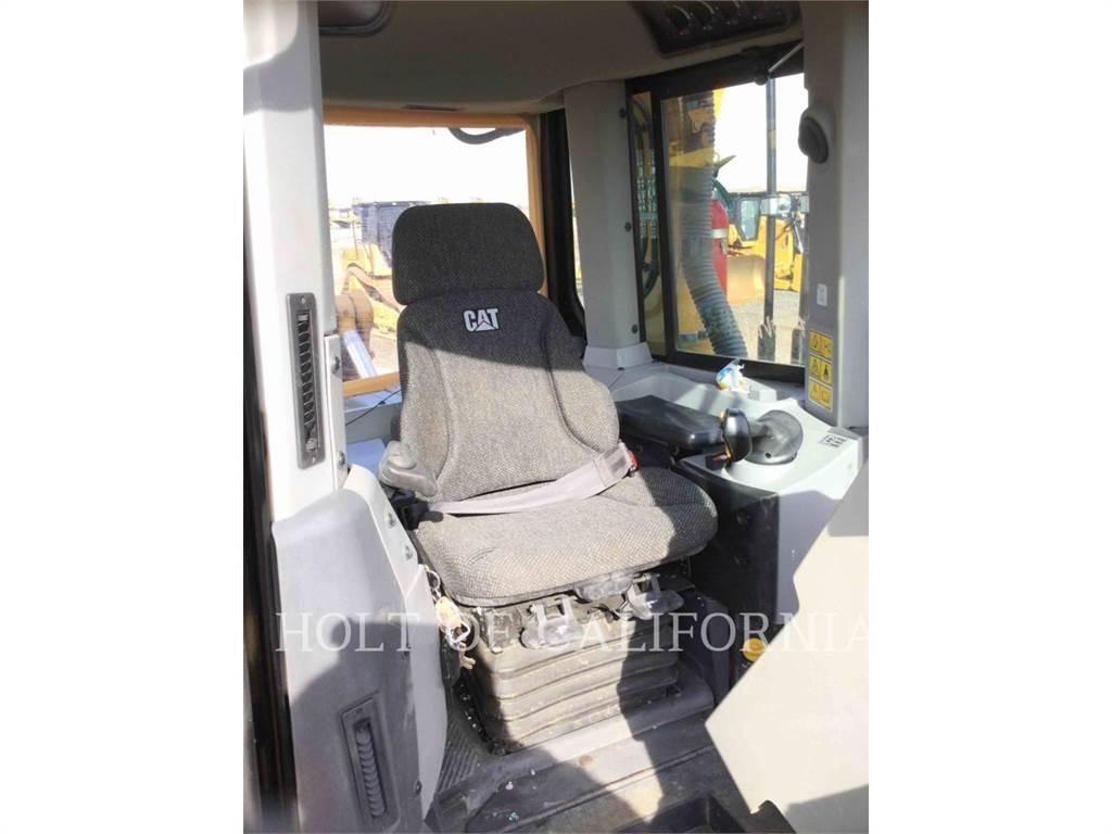 CAT D8T Kāpurķēžu buldozeri