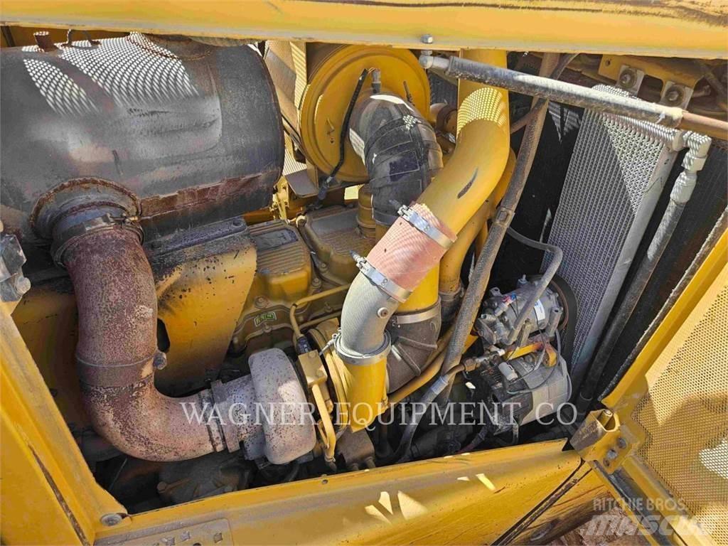 CAT D8T Kāpurķēžu buldozeri