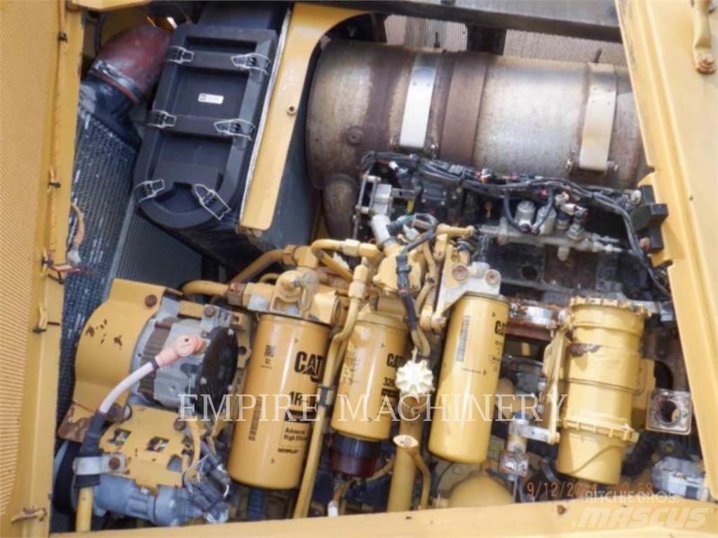 CAT D8T Kāpurķēžu buldozeri