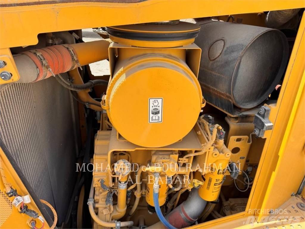 CAT D8T Kāpurķēžu buldozeri