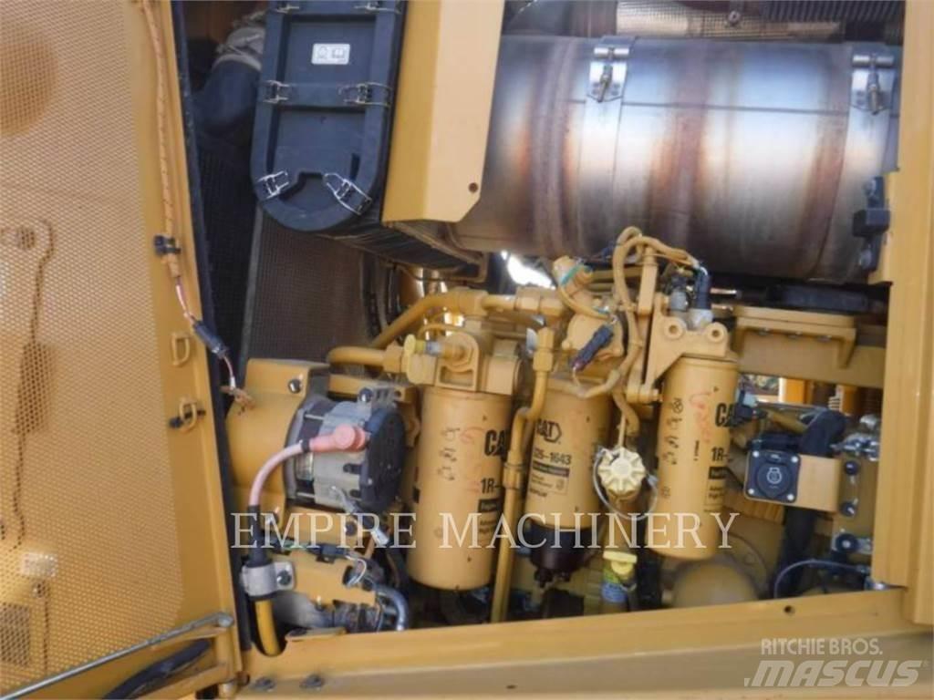 CAT D8T Kāpurķēžu buldozeri