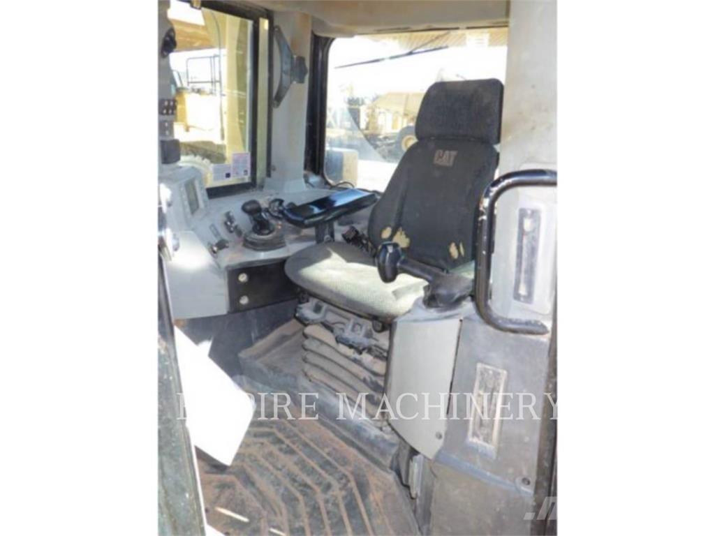 CAT D8T Kāpurķēžu buldozeri