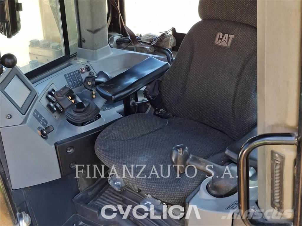 CAT D8T Kāpurķēžu buldozeri