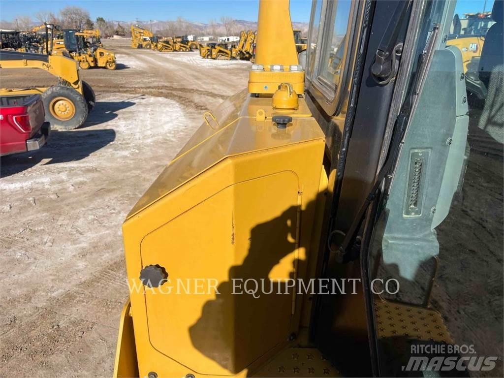 CAT D8T Kāpurķēžu buldozeri