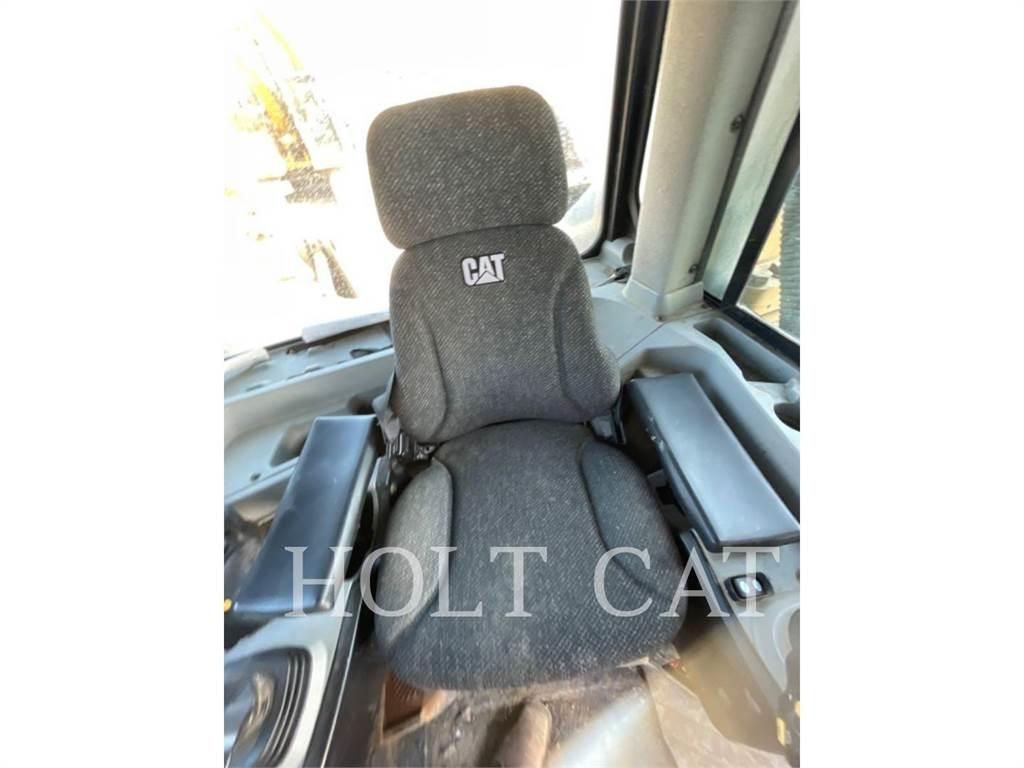 CAT D8T Kāpurķēžu buldozeri