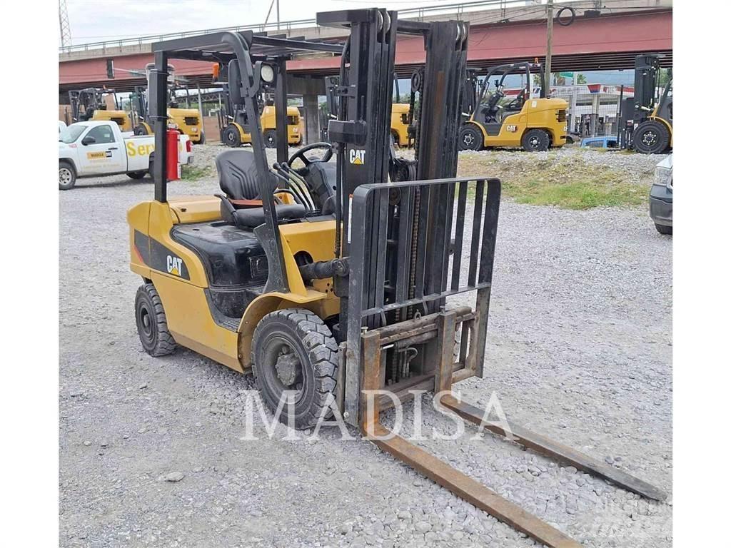 CAT LIFT TRUCKS DP25NM5 Tehnika ar dīzeļa dzinēju