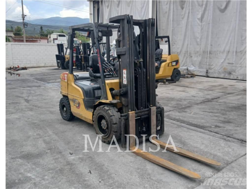CAT LIFT TRUCKS DP30NM Tehnika ar dīzeļa dzinēju
