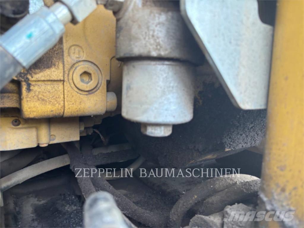 CAT M317F Ekskavatori uz riteņiem