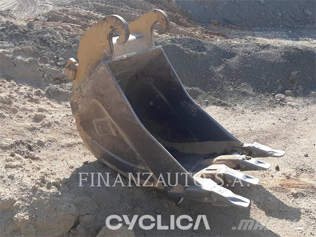 CAT M318 Ekskavatori uz riteņiem