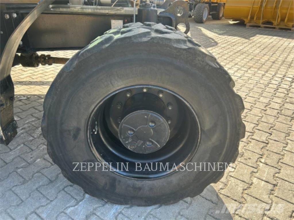 CAT M318-07A Ekskavatori uz riteņiem