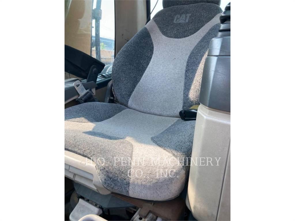 CAT M322C Ekskavatori uz riteņiem