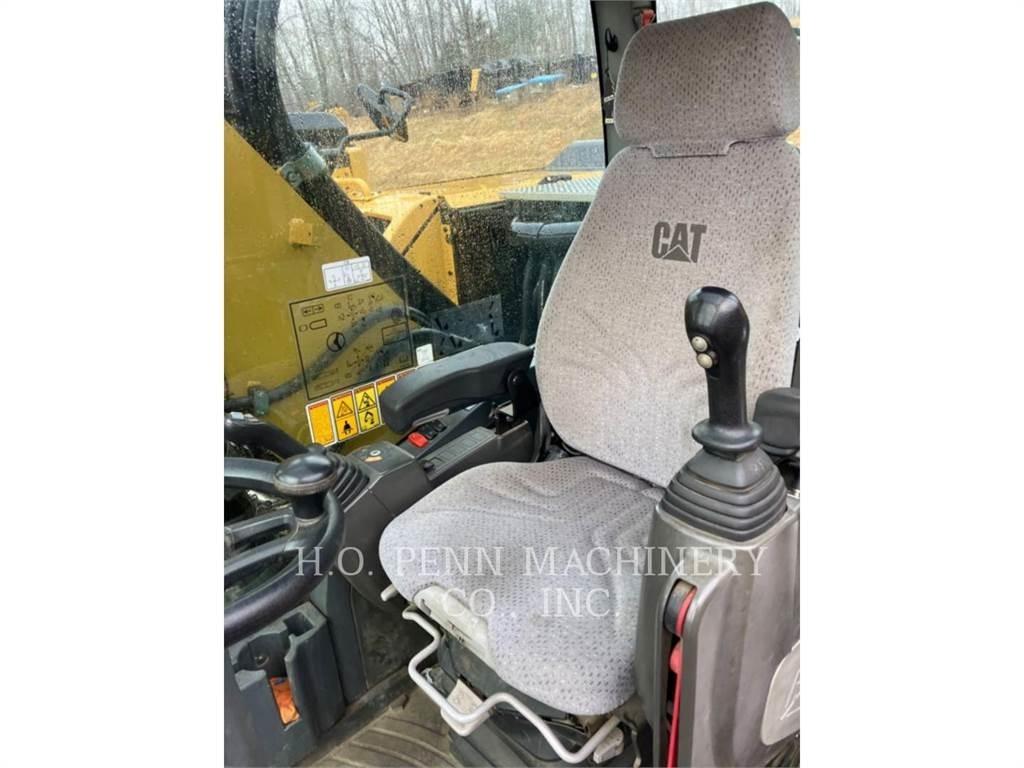 CAT M322F Ekskavatori uz riteņiem