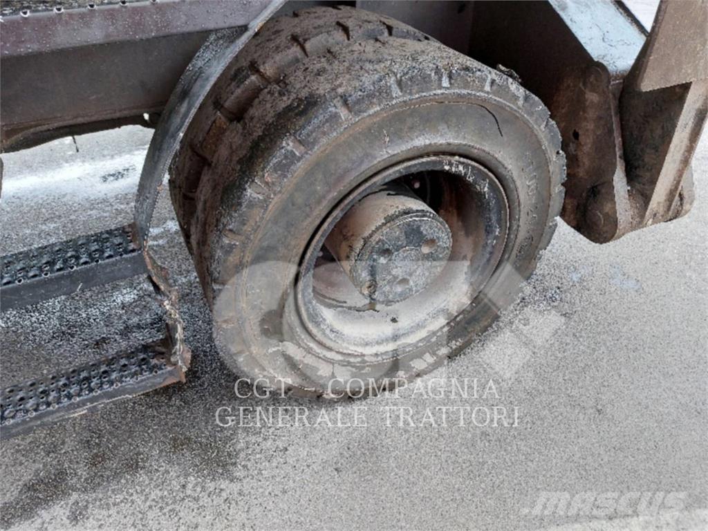 CAT MH3022 Ekskavatori uz riteņiem