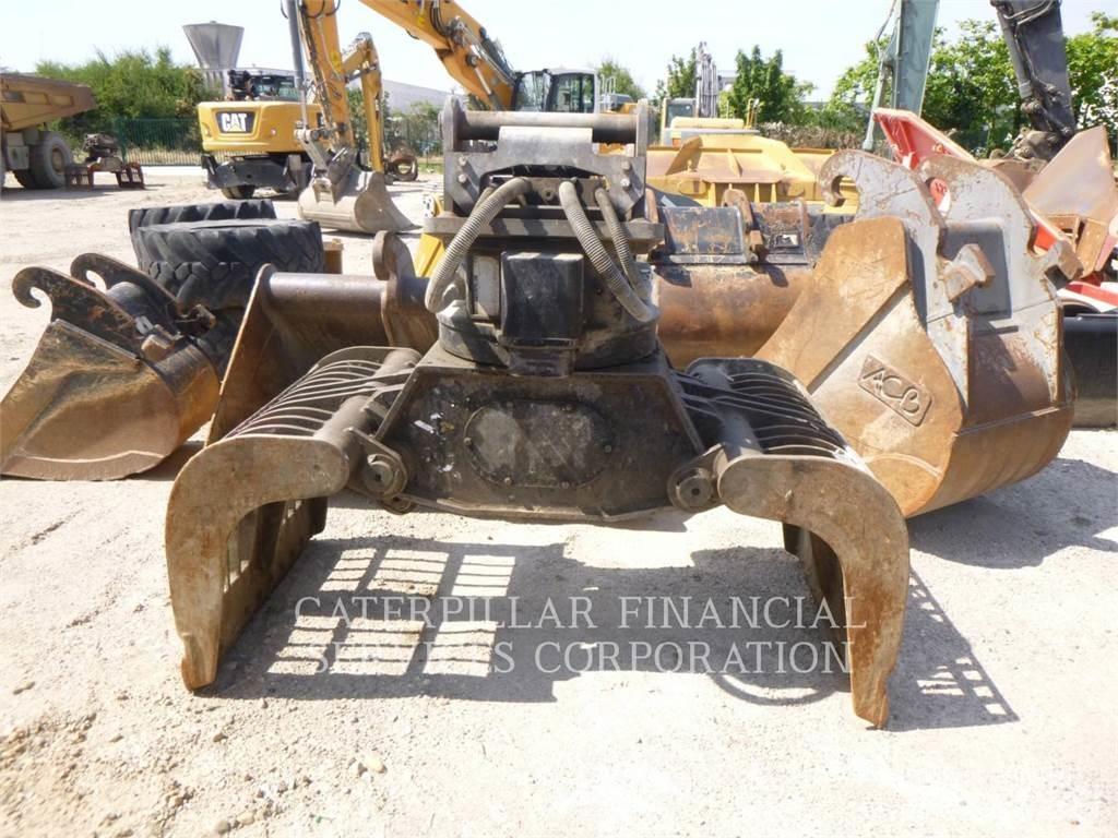 CAT MH3022-06 Ekskavatori uz riteņiem