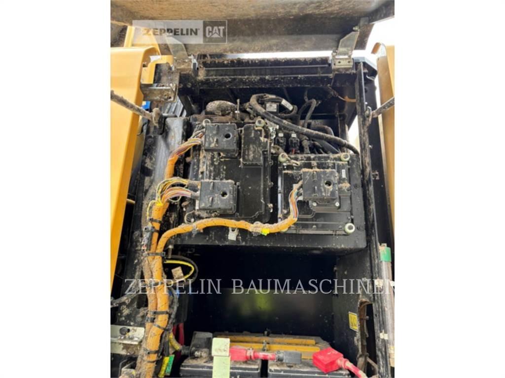 CAT MH3022-06C Demontāžas ekskavators