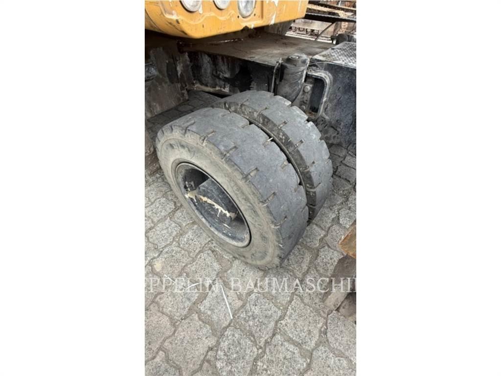 CAT MH3022-06C Demontāžas ekskavators
