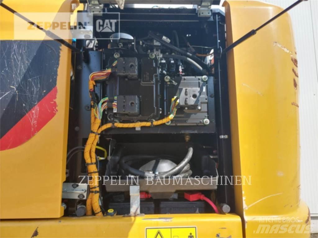 CAT MH3024-06C Demontāžas ekskavators