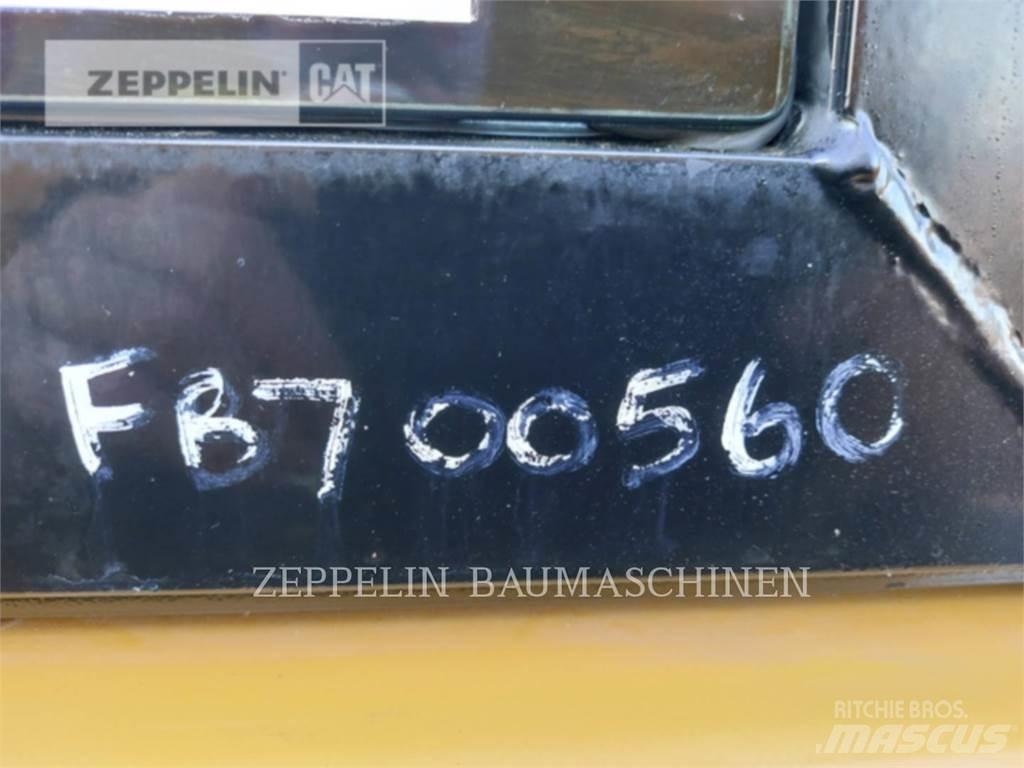 CAT MH3024-06C Demontāžas ekskavators