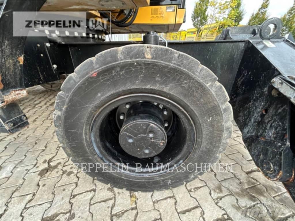 CAT MH3024-06C Demontāžas ekskavators