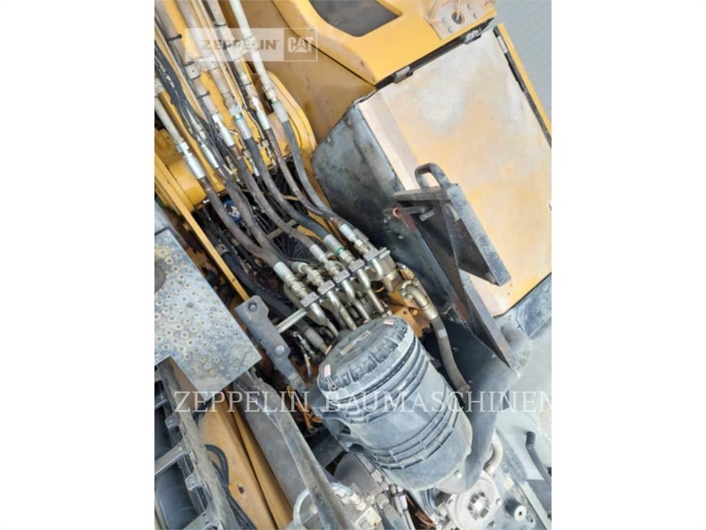CAT MH3024-06C Demontāžas ekskavators