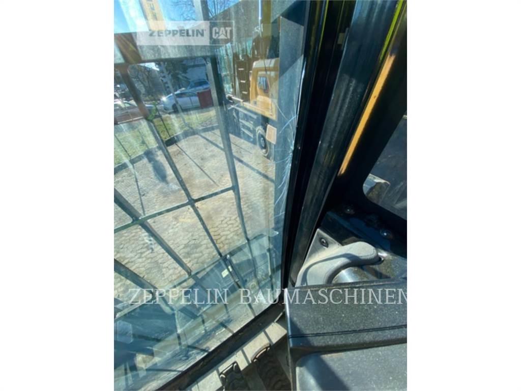 CAT MH3026-06C Demontāžas ekskavators