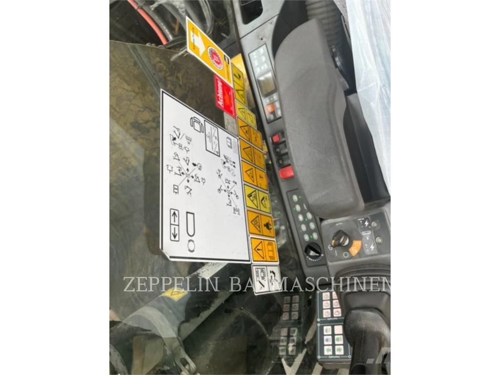 CAT MH3026-06C Demontāžas ekskavators