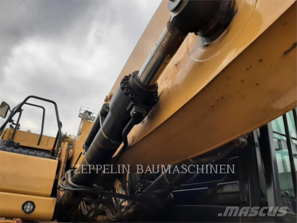 CAT MH3040-07A Demontāžas ekskavators