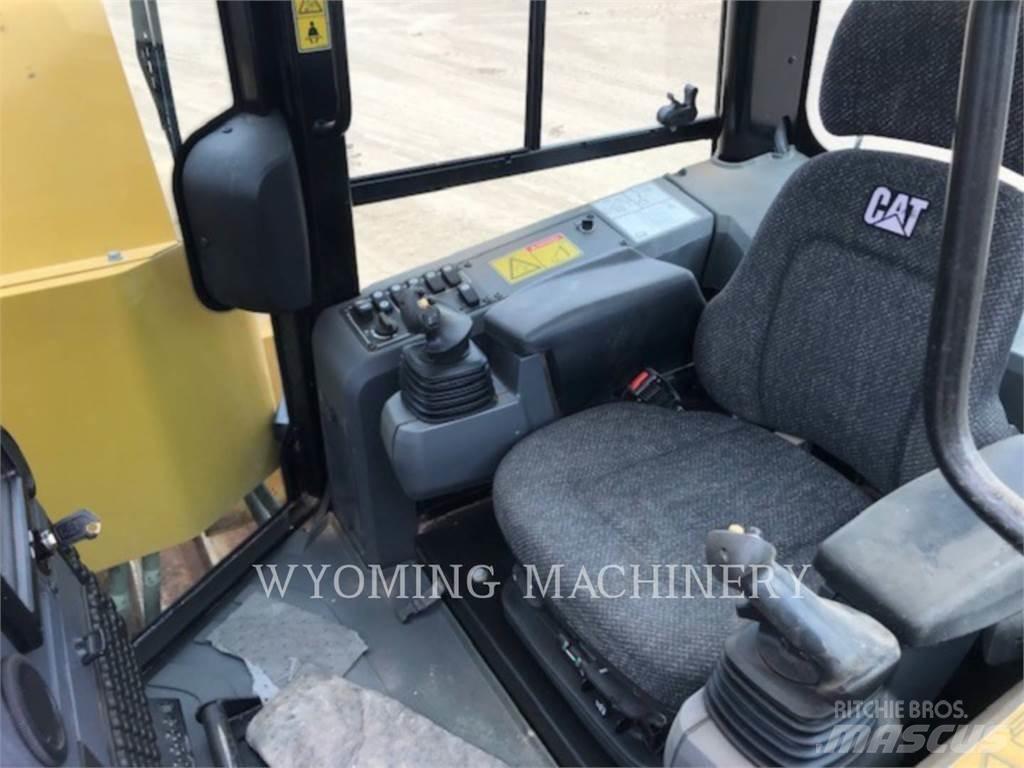 CAT PL61 Cauruļvadu buldozeri