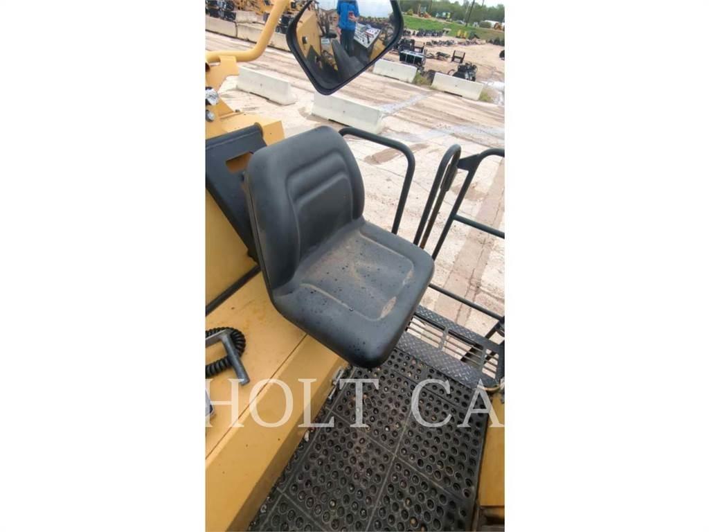CAT PM200 Asfalta savācējs