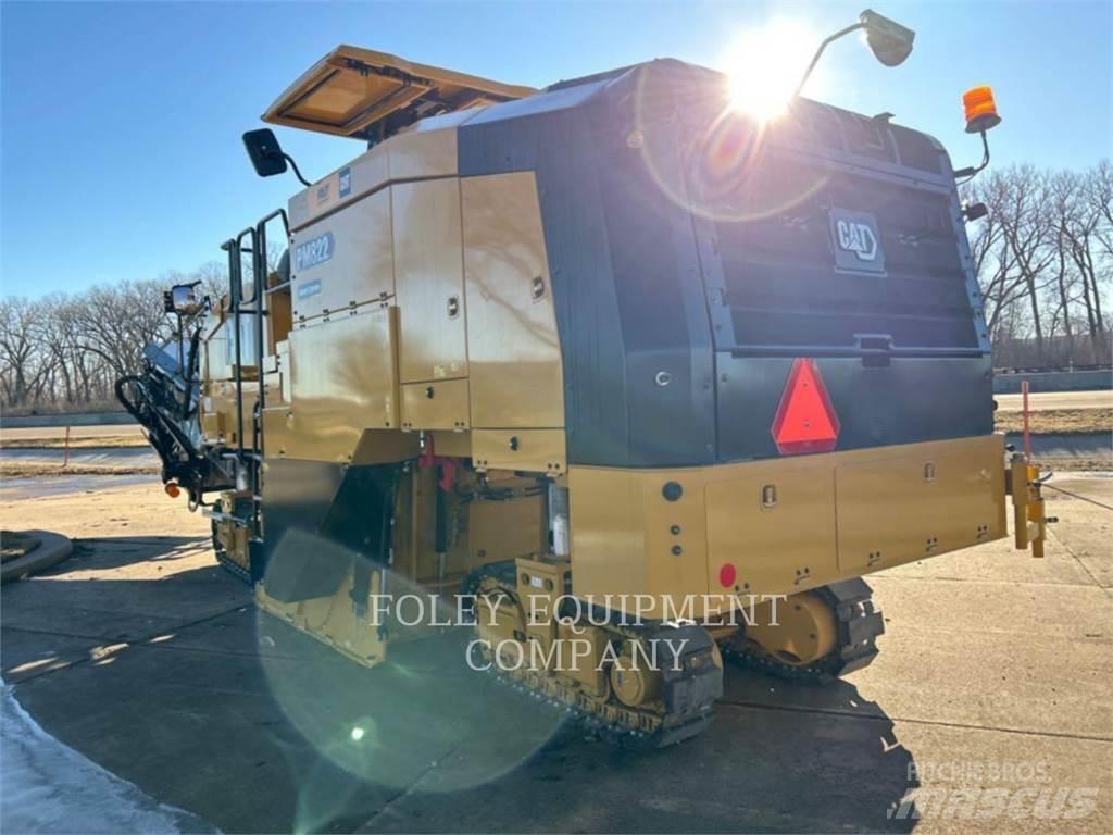 CAT PM822 Asfalta klājēji