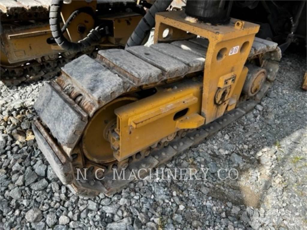 CAT PM825 Asfalta klājēji
