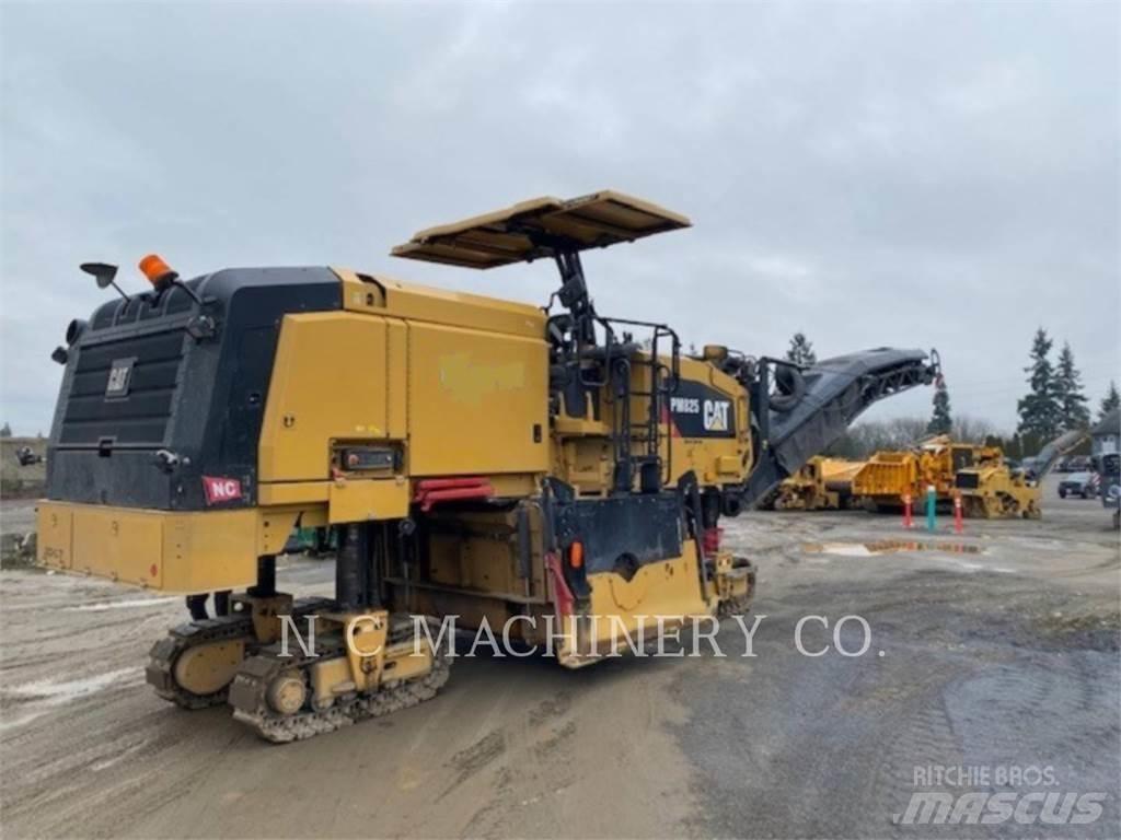 CAT PM825 Asfalta klājēji