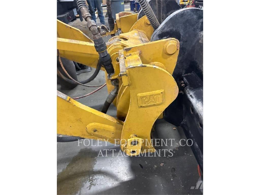 CAT QC930MT Iekrāvēji uz riteņiem